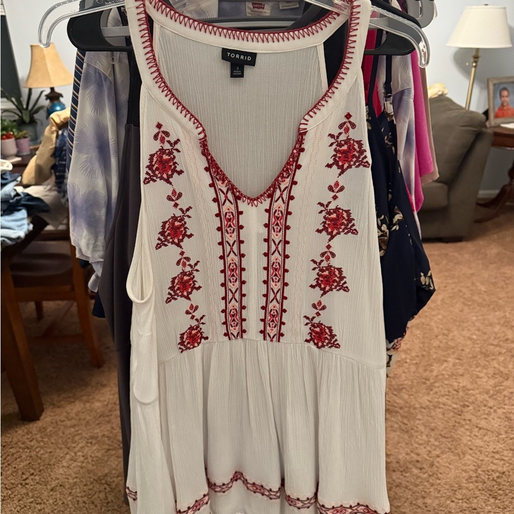 Torrid White and Red Embroidered Women's plus size Top
